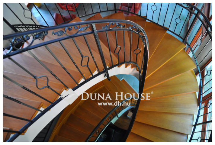 Egyedi tervezésű családi ház, a legjobb helyszínen.