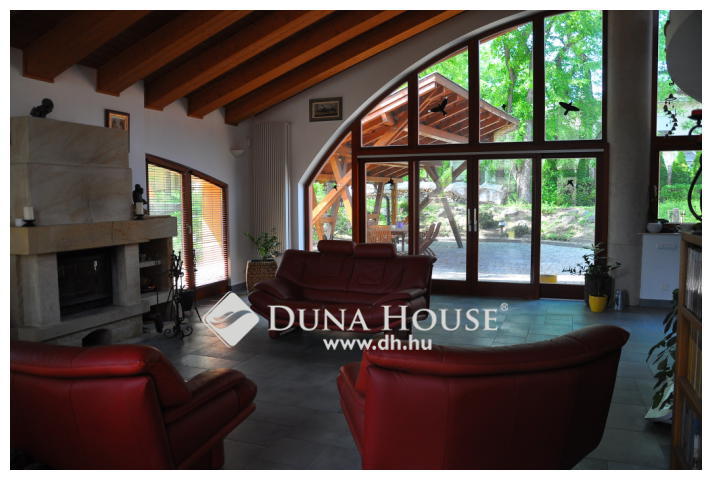 Egyedi tervezésű családi ház, a legjobb helyszínen.