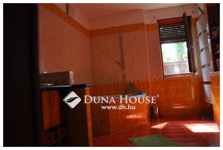 Egyedi tervezésű családi ház, a legjobb helyszínen.