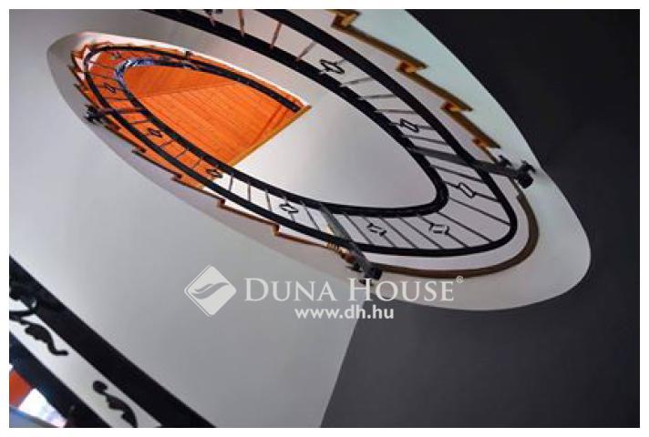 Egyedi tervezésű családi ház, a legjobb helyszínen.